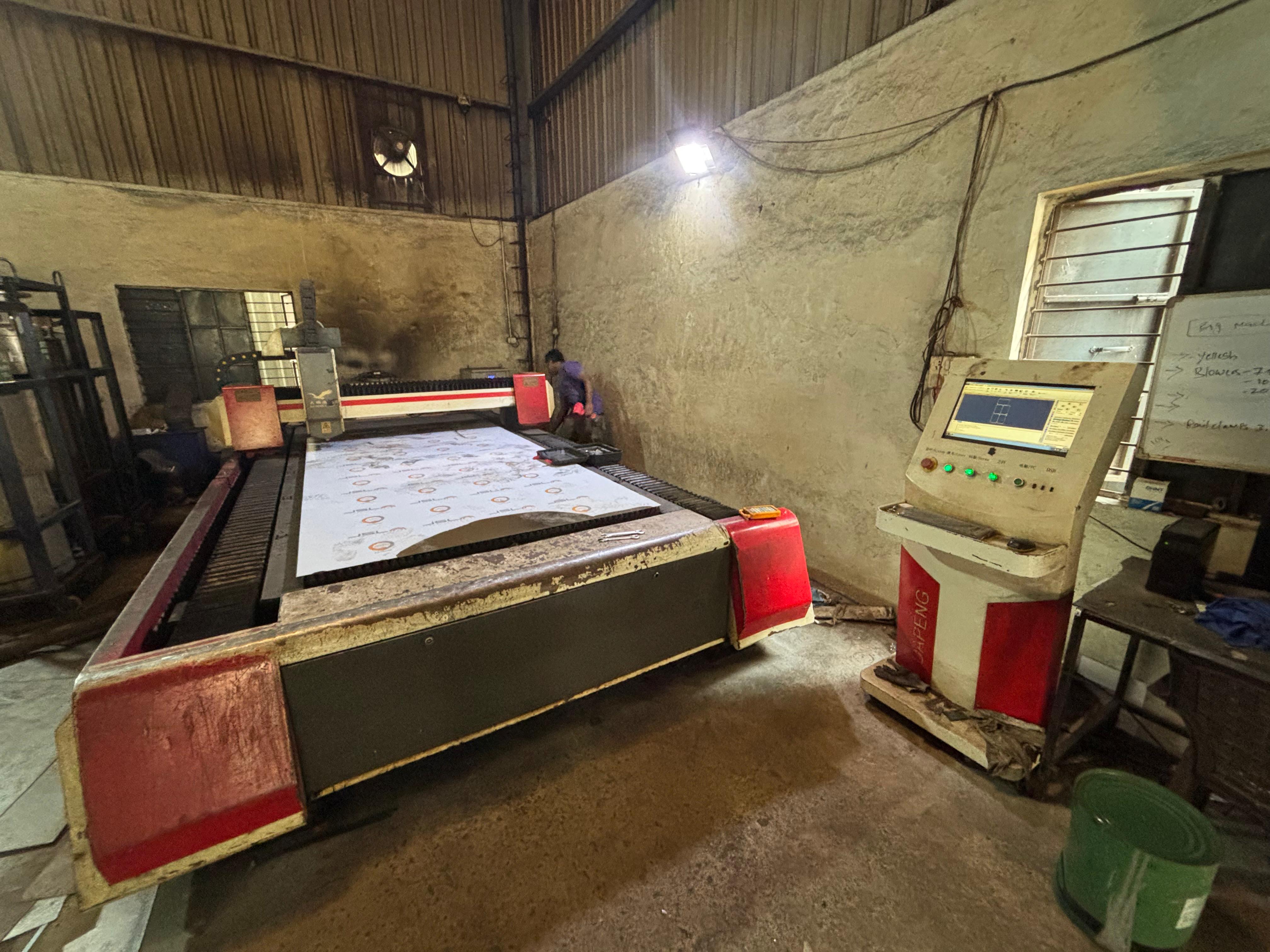 CNC laser cutting, single pallet machine